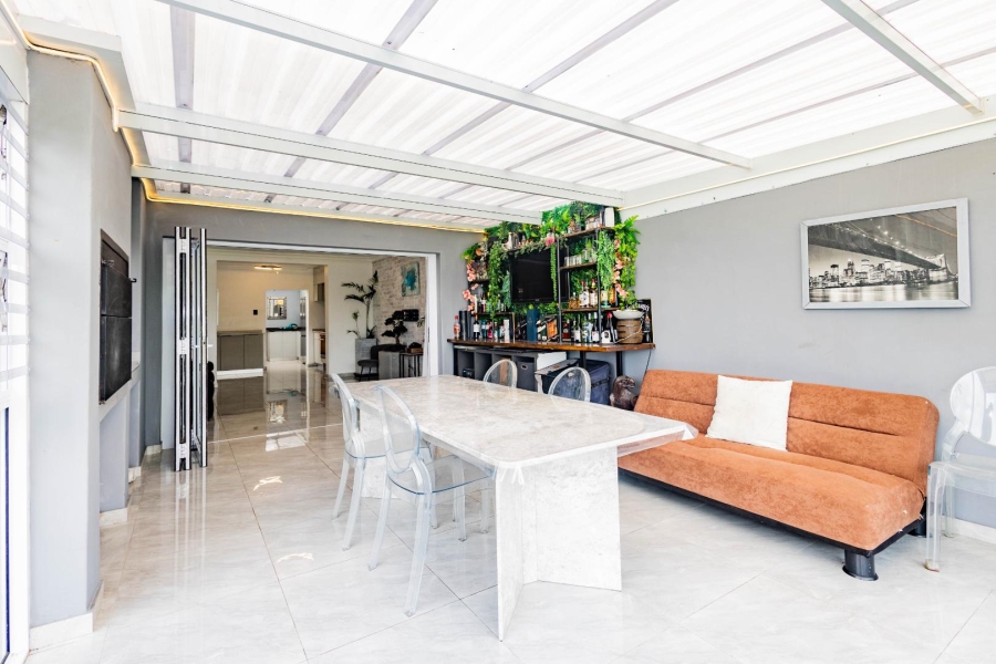 To Let 4 Bedroom Property for Rent in Eversdal Western Cape